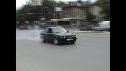 Богаташче си хаби гумите :d