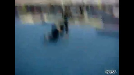 Ето какво става като се правиш на много добър ! 