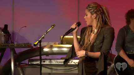 Shakira Hips Dont Lie feat. Wyclef Jean (live) at iheartradio 
