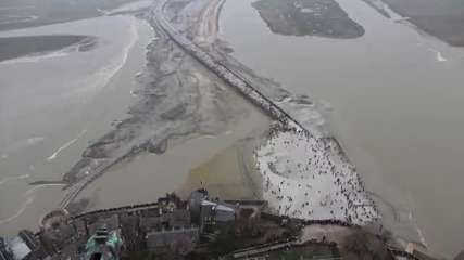 Сезонът на века: водата повдига 14 метра около Mont Saint-michel