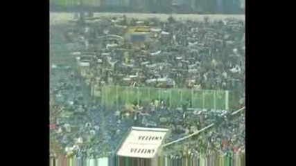 Феновете на левски пеят нац.химн на Veltins Arena
