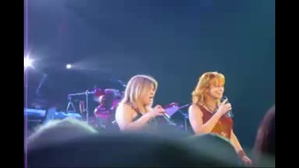 Kelly Clarkson Feat Reba Mcentire A Moment Like This Live Harbor Yard Arena, Bridgeport County 