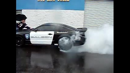 Burnout с Полицейски Мустанг 