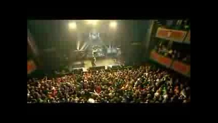 Papa Roach - Born With Nothing (live)