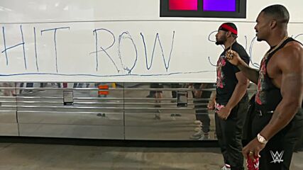 Maximum Male Models and Los Lotharios spray paint the wrong bus: SmackDown, Aug. 26, 2022