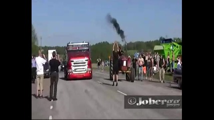 Много Дива Гонка. Трактор Срещу Камион!