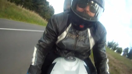Bmw S1000rr - extremely close call with oncoming Suv