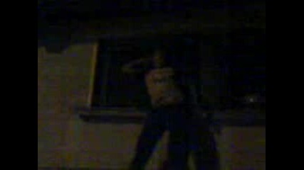 Mrmorec Na Gara6 Se Upitva Da Pee