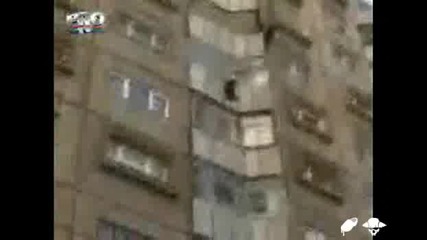 Румънец Скача От 6 - Ти Етаж