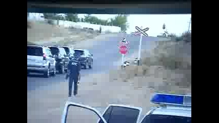 Полицай се уплаши от мафиотски кордон!!! 