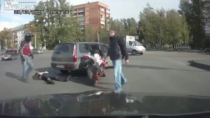 Не е лесно да си руснак!!!бой на улицата!