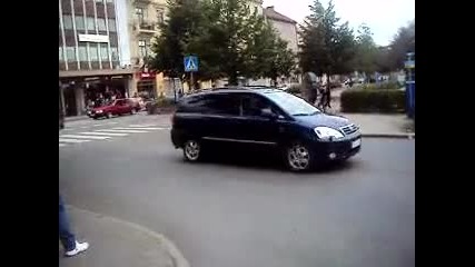 Volvo -най Здраво Измежду Автомобилите И Най-красиво Измежду Танковете!