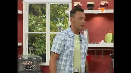 Маги Желязкова готви с Лео фарфале със шпек, сьомга и грах
