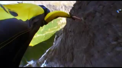 Wingsuit Base Jumping 