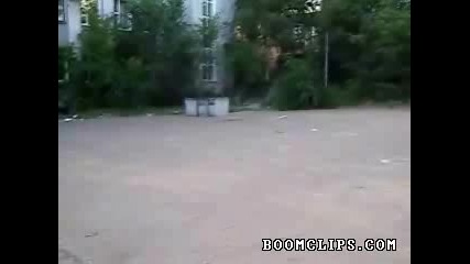 Как да не се замерваме със тухли
