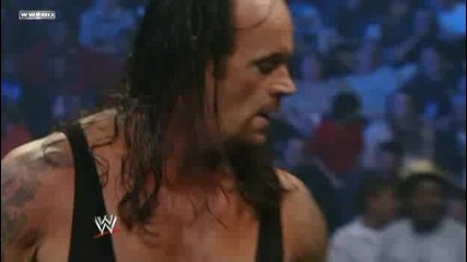 Острието изяжда един хубав ритник. | Smackdown 12/02/10 |