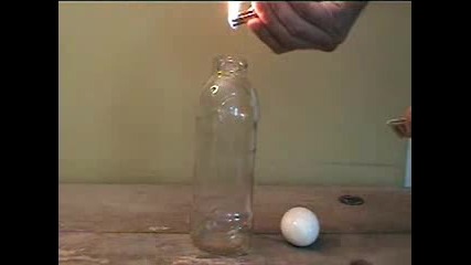 Как сварено яйце се вкарва в бутилка!