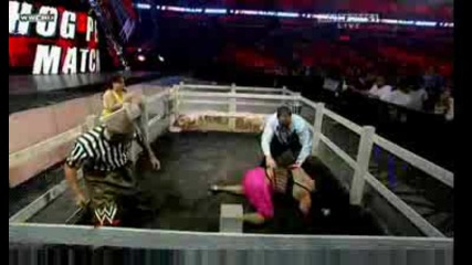 Santina Marella vs Vickie Guerrero Hog Pen Match (смях)