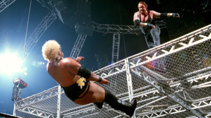 7 суперзвезди от WWE, които паднаха от клетката за елиминация