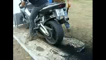 Yamaha R1 burnout