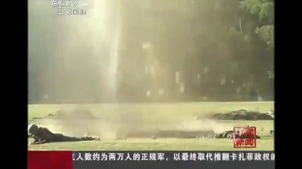 Ненормални китайски войници си подават активирана ръчна граната