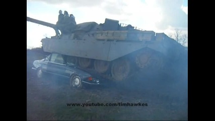 Немски коли, смачкани от танк.