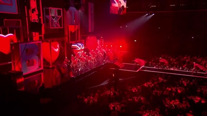 Olly Murs Featuring Rizzle Kicks - Heart Skips A Beat (live at Brit Awards 2012)