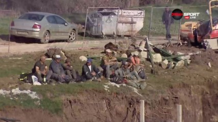 Строителната бригада гледа Лудогорец-Верея