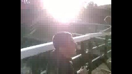 Пълни Идиоти - Скачат Голи В Реката