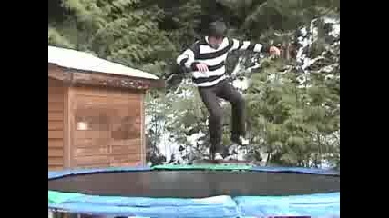 Скачане На Батут Със Скейборд