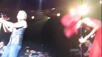 Bon Jovi and Rihanna - Living on a Prayer ( Live in Madrid Mtv Ema Preparty ) 