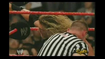 Батиста прецаква Острието. | Raw 7/02/05 |
