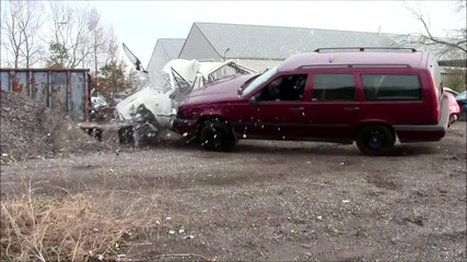 Как се разбива едно Volvo 850 !