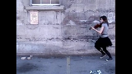 Страхотно момиче с цигулка и Хип Хоп
