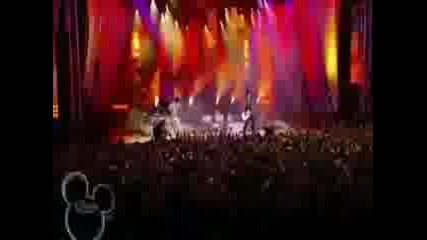 Jonas Brothers - Burnin up (live disney channel games 2008) mircmirc