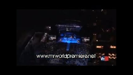 Превод!! Rihanna - Russian Roulette, Hard , & Rude Boy Live @ Super Bowl Fan Jam 