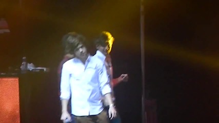 One Direction draznqt s Hari po vreme na soloto mu