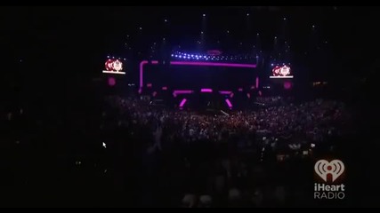 Bon Jovi - Who Says You Can't Go Home & Bad Medicine_shout - iheart Radio Festival 2012 (3_3)