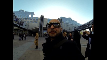 Big Sha пред сградата на евро парламента
