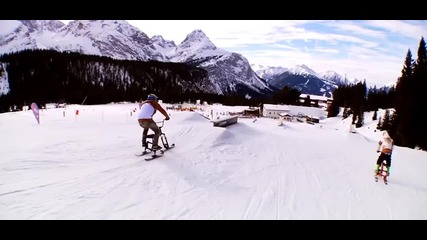 Зимни скокове със snowbike