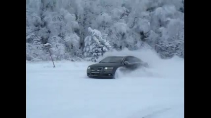 Audi S8 дрифт в снега