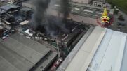 Няколко ранени след пожар в нефтохимически завод край Милано