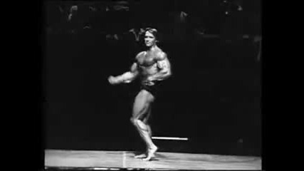 1980 Arnold Schwarzenegger posing 