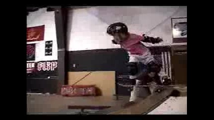 Момиче на 5 г. скейтър 