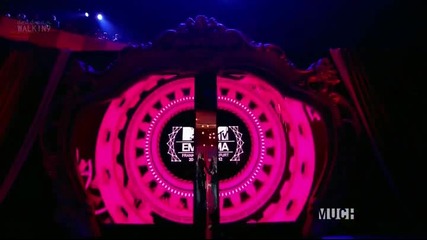 Taylor Swift печели награда за Best Live | Mtv Emas 2012