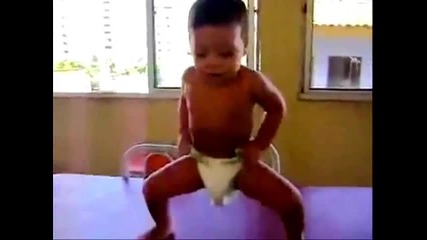 малкия играе кючек