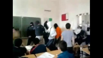 Ето така се кара учебен час!!! (смях)