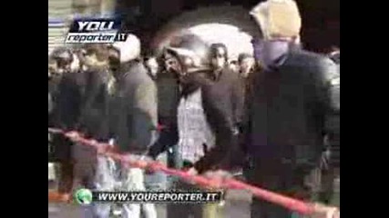 Corteo militare di Forza nuova a bergamo senza che la polizia intervenga. 2822009.avi
