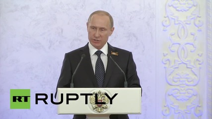Russia: Putin "bows before" WWII veterans during V-Day celebrations at the Kremlin
