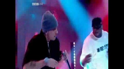 Eminem Peforms We Made You Video